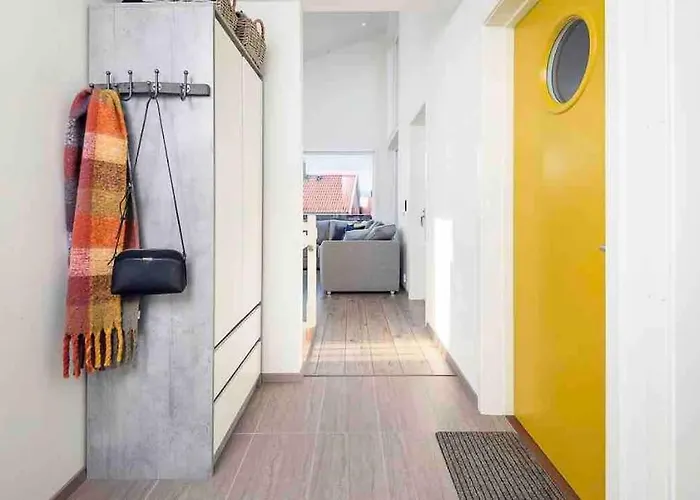 Moderne Hus Med Flotte Utemuligheter Og Parkering